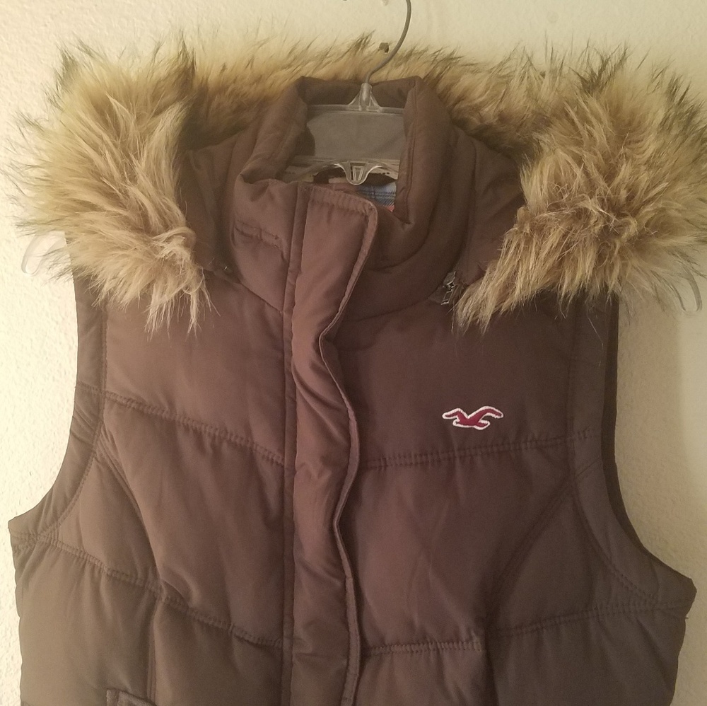 SOLD**Back to School Hollister Puffer Vest  Brown - Picture 4 of 8